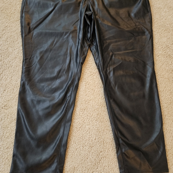 Old Navy Black High-Rise O.G. Straight Pants Women's Size 18 Faux Leather - Picture 4 of 14